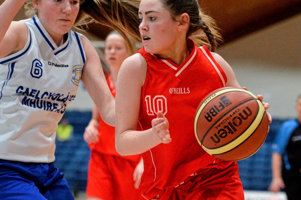 20 January 2015; Kate O'Toole, Colaiste Chiarain Leixlip, in action against Avril Braham, Gael Cholaiste Mhuire A.G. All-Ireland Schools Cup U16A Girls Final, Colaiste Chiarain Leixlip v Gael Cholaiste Mhuire A.G, National Basketball Arena, Tallaght, Dublin. Picture credit: David Maher / SPORTSFILE