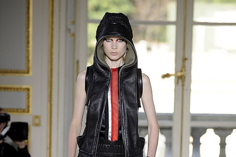 Balenciaga Fall 2010 Ready-to-Wear Fashion Show