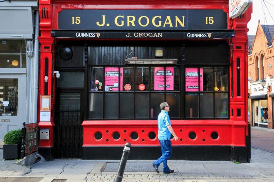 Responding to the scenes, Grogan’s Castle Lounge, which is on South William Street, posted a tweet saying: “Eight months closed yesterday. Deemed unsafe to operate by NPHET and Government. Is this safer?”