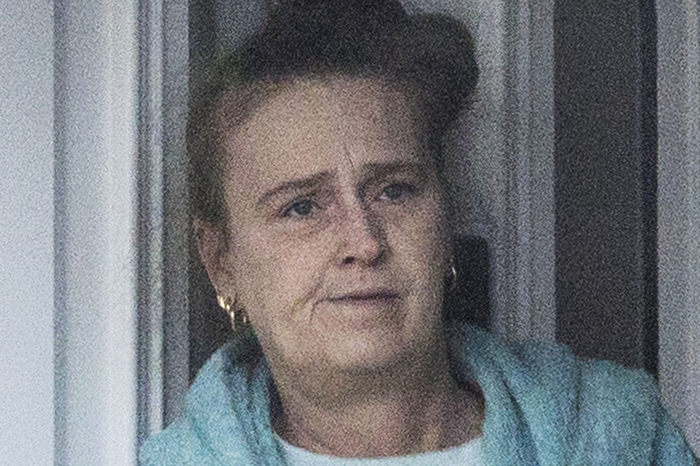 Diana Rhoden, maman d’Enniskillen, s’excuse d’avoir brisé la voiture de son voisin à cause des crottes de chat
