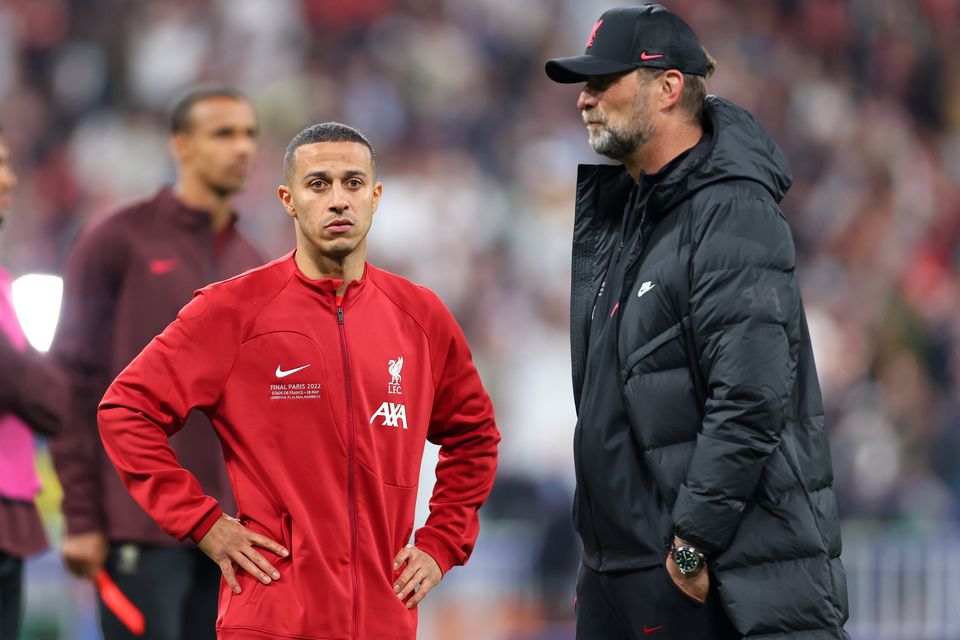 Thiago Alcantara and Jurgen Klopp after Liverpool's defeat in the Champions League final in 2022. Photo: Getty