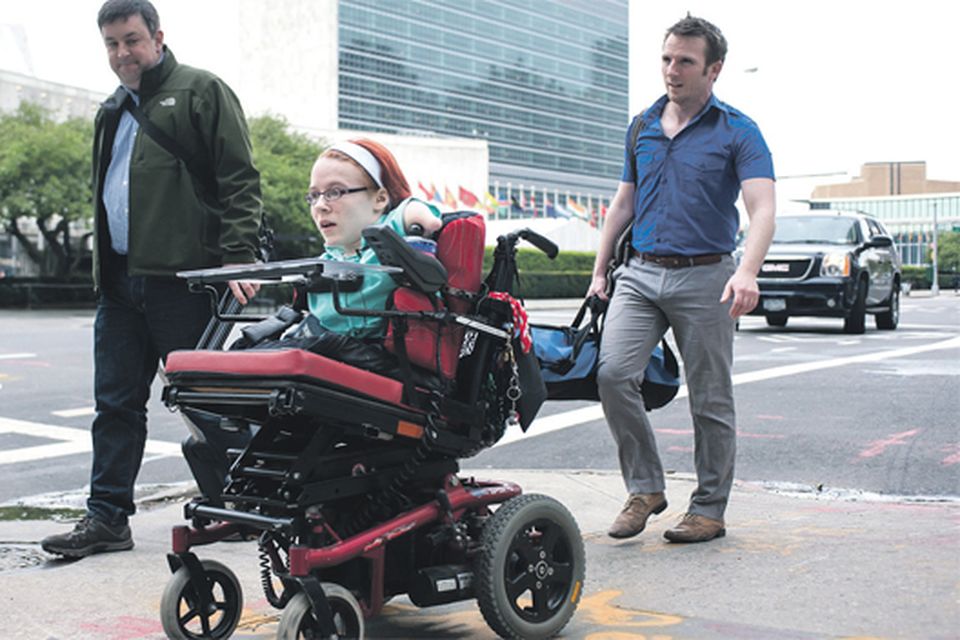 Joanne
O'Riordan,
flanked by
Adrian Devane,
left, and her
brother Steven,
right, in New
York City
yesterday.
Adrian is the
producer on a
documentary
about Joanne's
life entitled
'No Limbs No
Limits.'