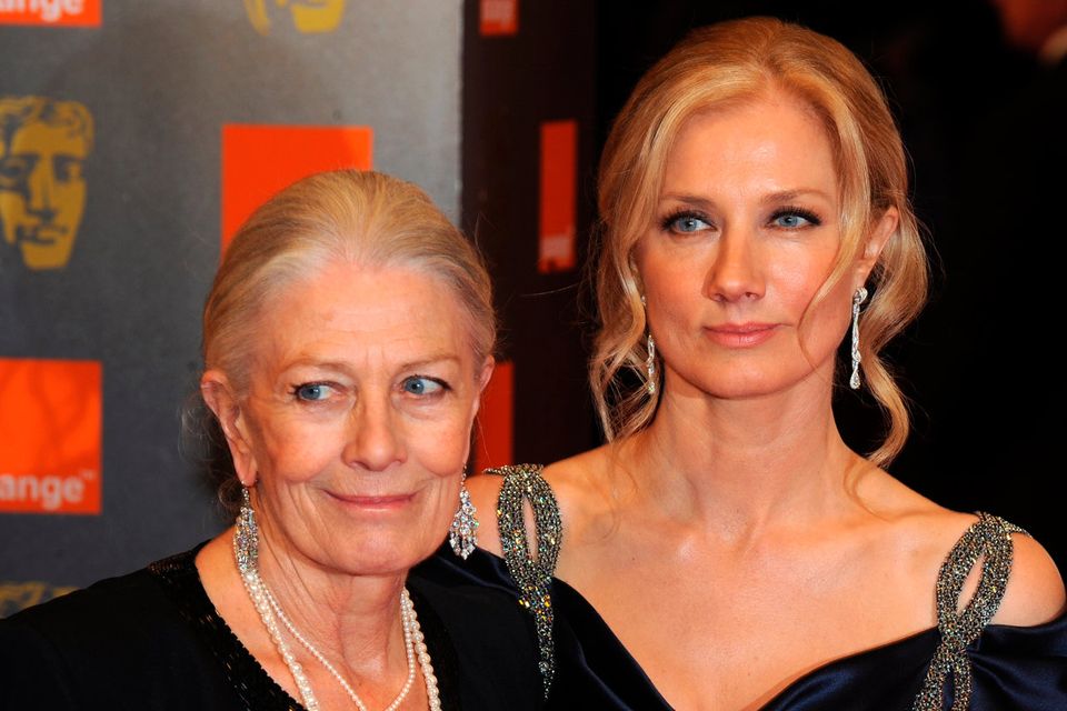 British actress Vanessa Redgrave (L) arrives with her daughter actress Joely Richardson for the British Academy of Film Awards (BAFTA) at the Royal Opera House in central London, on February 21, 2010