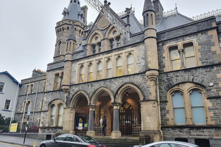 Garda suffers broken finger after driver assault him and a colleague as he tried to evade arrest in Sligo