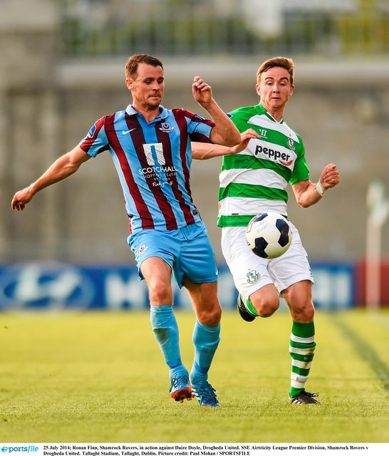 Ronan Finn, Shamrock Rovers, in action against Daire Doyle, Drogheda United. SSE Airtricity League Premier Division, Shamrock Rovers v Drogheda United. Tallaght Stadium, Tallaght, Dublin. Picture credit: Paul Mohan / SPORTSFILE
