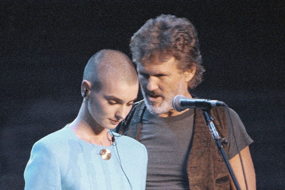 ‘I’m not down’ – How Kris Kristofferson supported Sinéad O’Connor as she was booed on stage after ripping up Pope picture