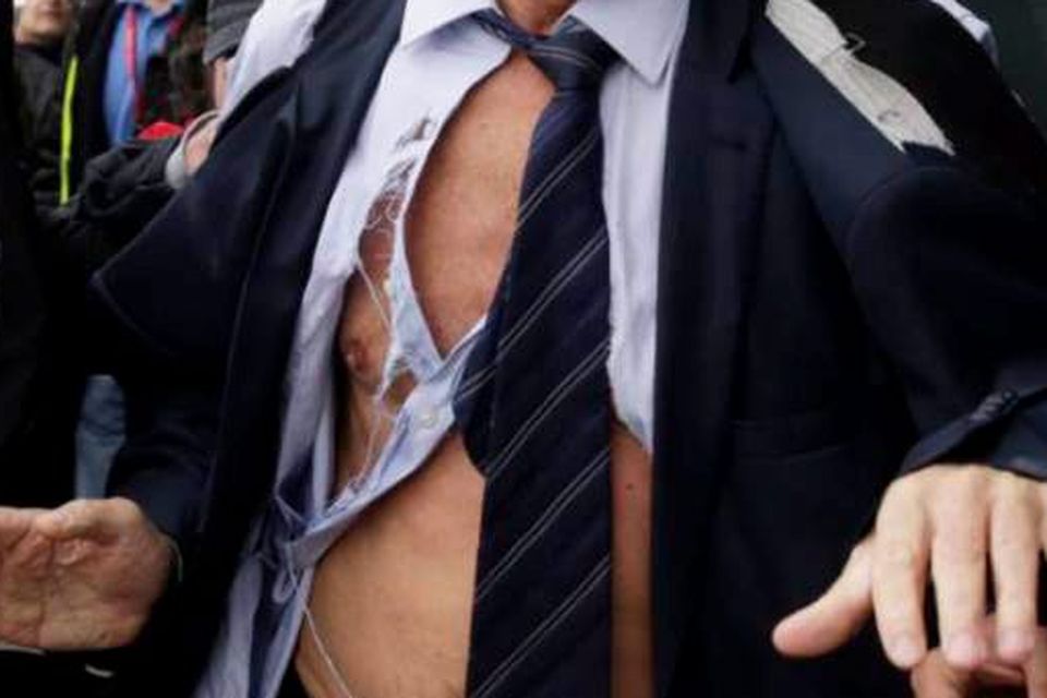 Air France managers' clothes ripped off by angry mob, France 