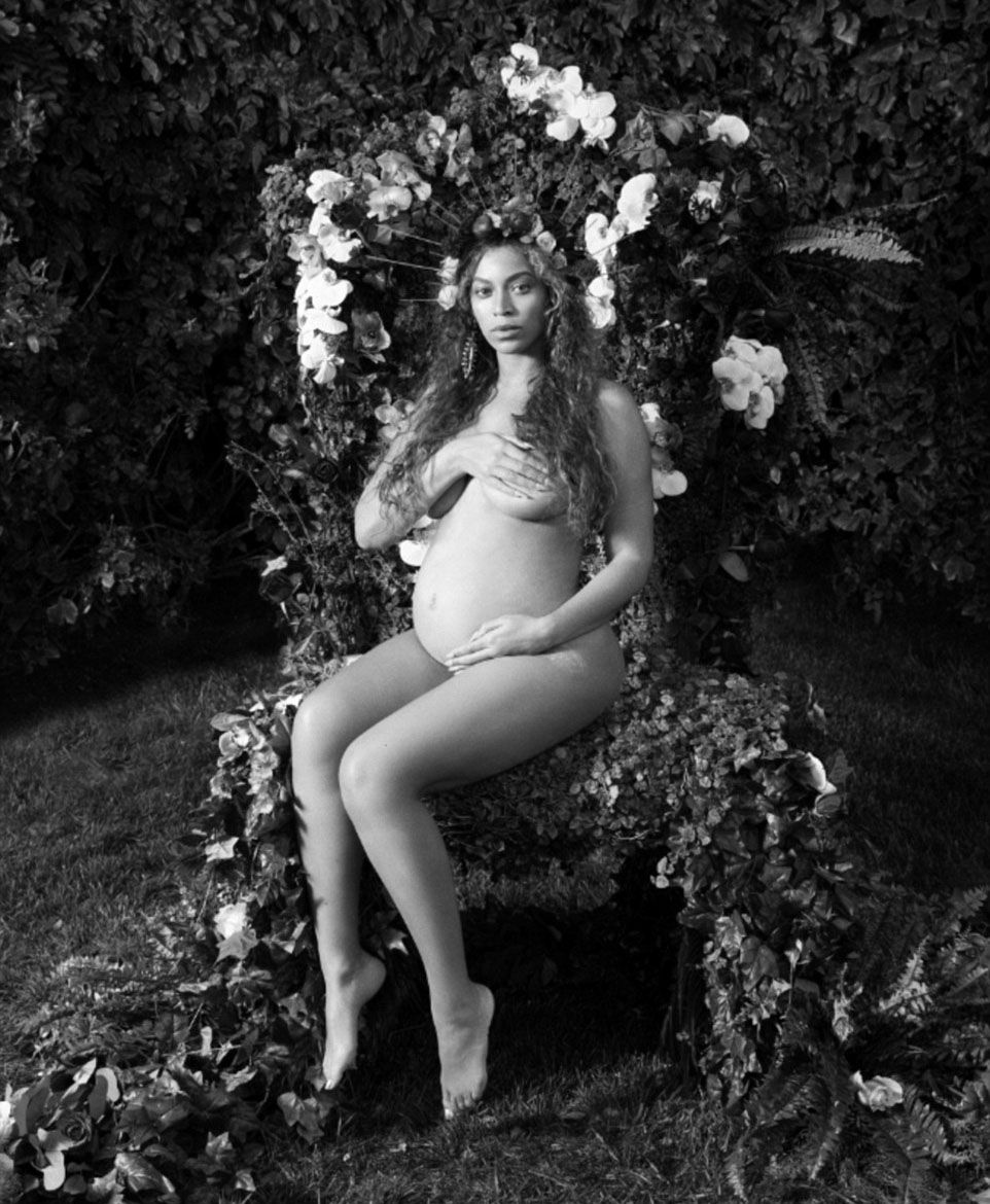 Pregnant Beyonce poses nude and cradles her baby bump in photo series |  Irish Independent