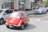 thumbnail: The 60-year-old Heinkel in modern traffic through Market Square