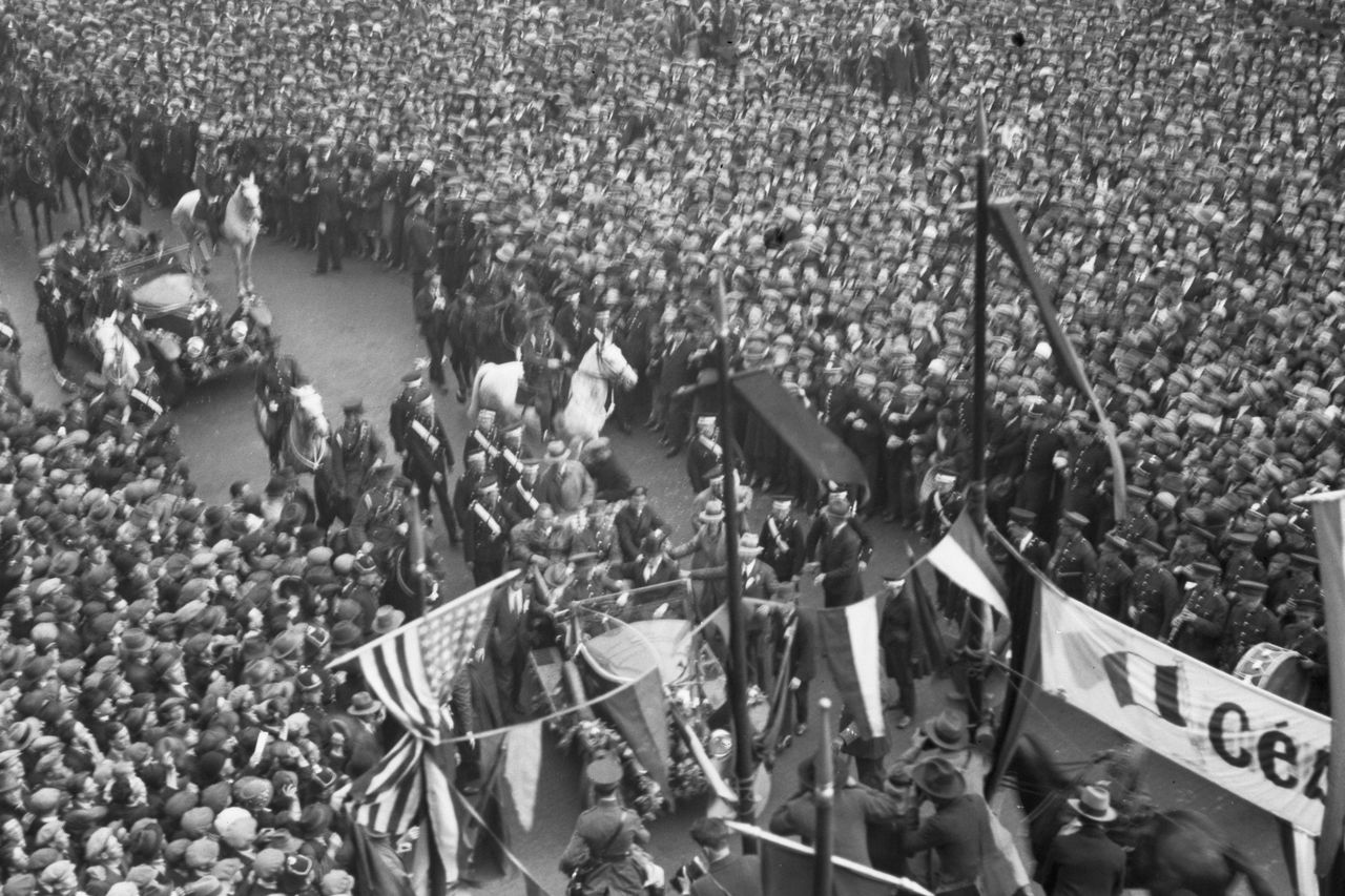 Flashback: Amazing photos show thousands of people on O’Connell Street ...