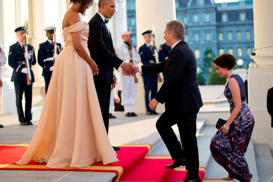 Miranda Kerr is Pretty in Pink in Silky Gown and Hidden Heels at White  House Correspondents' Dinner