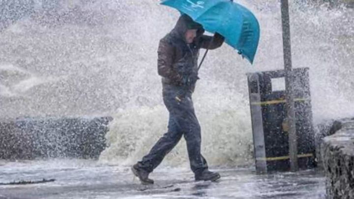 Storm Bert: 60,000 homes without power as Met Éireann issue new weather warnings