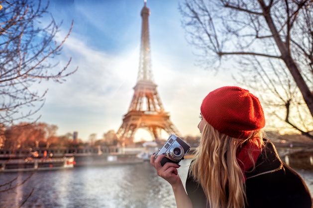 パリ旅行ガイド: 都市休暇でやるべきこと、フランスへのフライト、食べ物、観光スポット