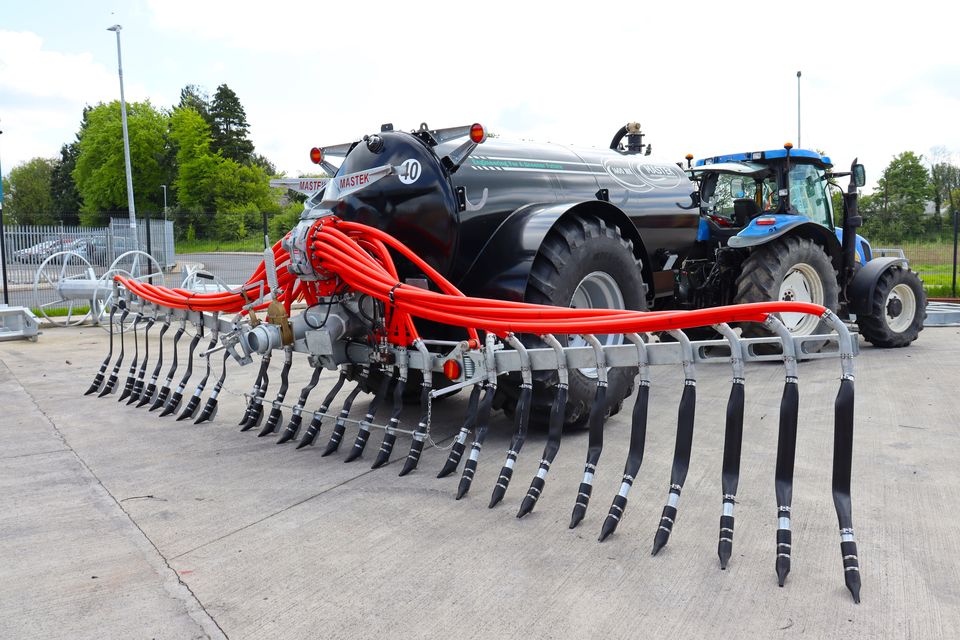 Ahead of the curve: Mastek’s FlexiShoe is equipped with a heavy lay flat hose, a rubber booth and coulter that will split the grass and place the slurry directly onto the soil. Photos: Niall Hurson