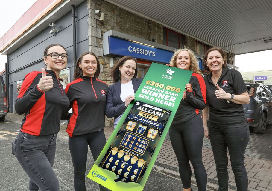 Aiste Aliukone, Aoife Cassidy, Anita Cassidy, Kelly Smith and Annmarie Browne express their delight for the winning scratch card holder. Photo: Pat Byrne / Mac Innes Photography