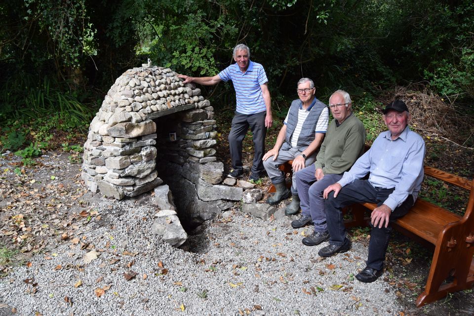 Members of the Corr na Mona shed