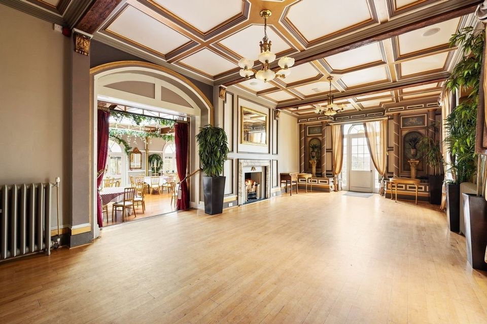 The main house, dated to 1770, had a ballroom installed following renovations done by its second owner.