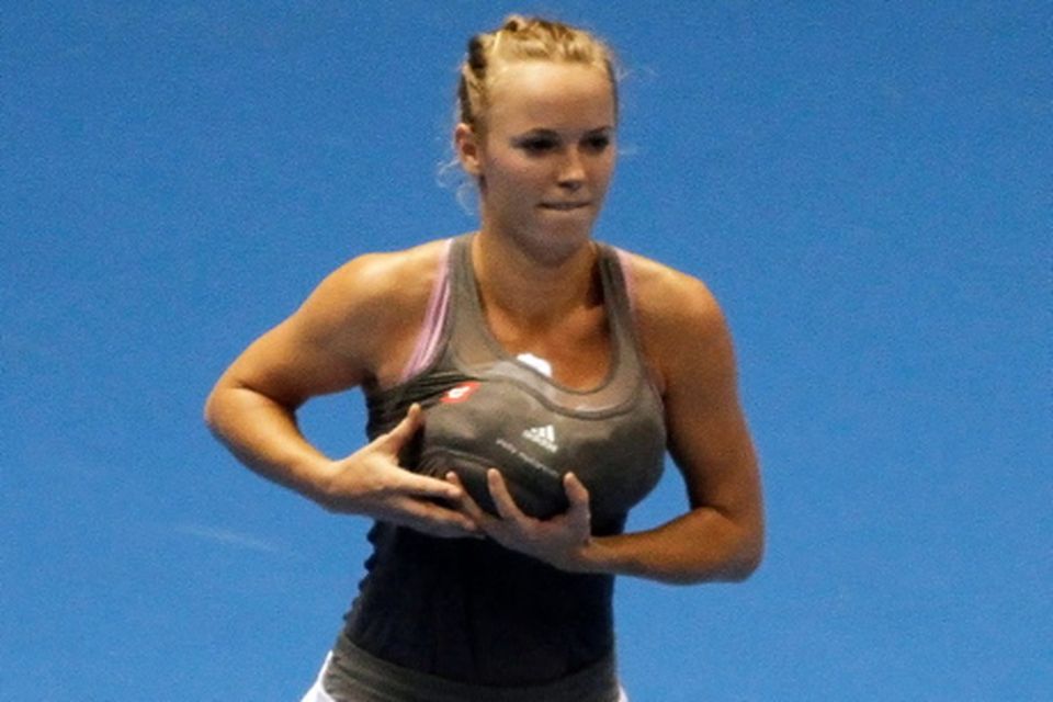 Video: Caroline Wozniacki is just busting to have a laugh in match