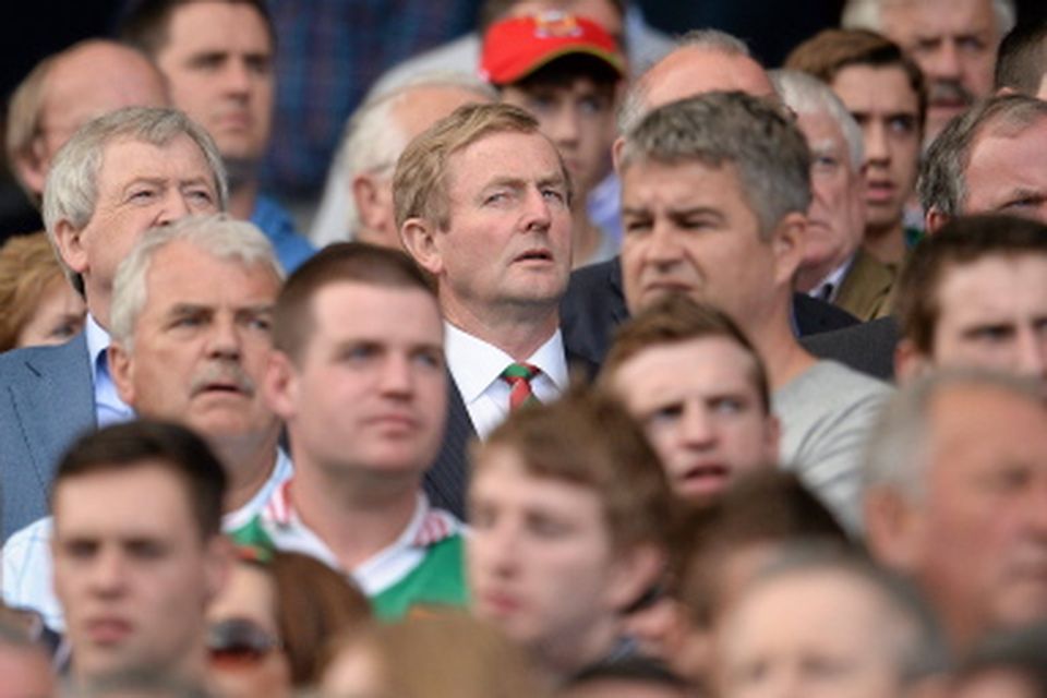 An Taoiseach Enda Kenny watches on