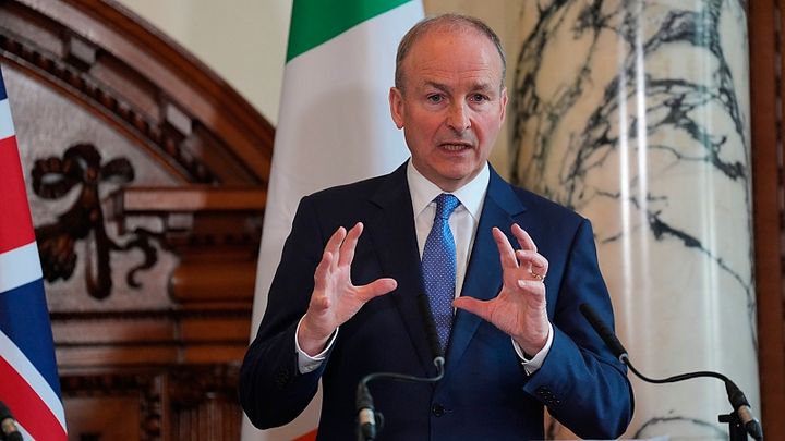 UK-Ireland migration row deepens as Tories signal offer to allow Ireland join Rwanda scheme