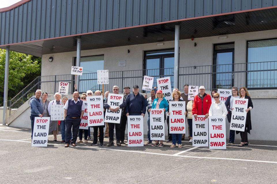 Gorey-Kilmuckridge Municipal District meeting in Blackwater community centre on Tuesday afternoon was picketed by locals of Courtown about the Land Swap Deal.