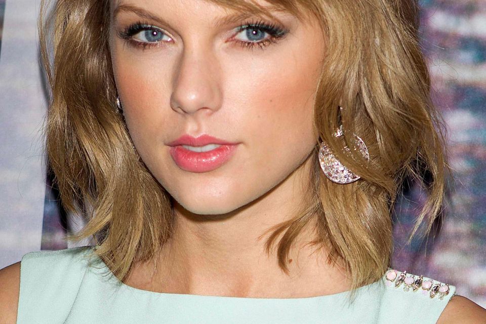 Taylor Swift Christmas Tree Farm GIF - Taylor Swift Christmas Tree Farm Baby  Taylor - Discover & Share GIFs