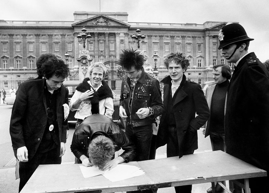 hennemusic: Sex Pistols members win legal battle against Johnny