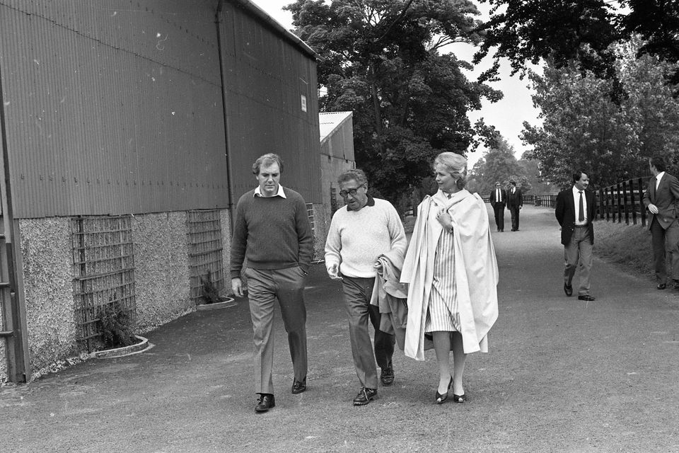 Dr Henry Kissinger with Tony O'Reilly at the O'Reilly residence, Castlemartin, Kilcullen, Kildare, 01/07/1983 (Part of the Independent Newspapers Ireland/NLI Collection). (Photo by Independent News and Media/Getty Images)