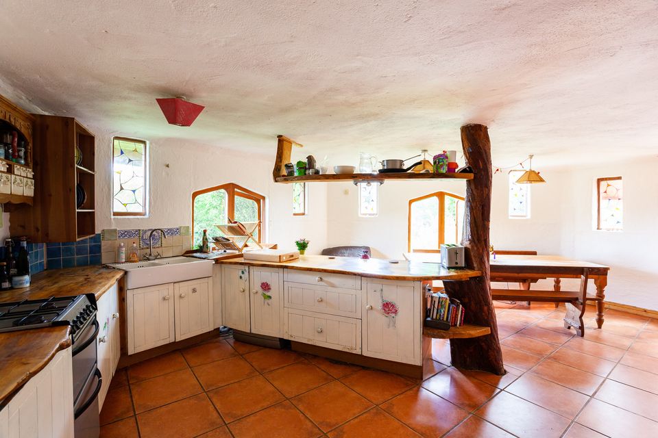 The kitchen at Honeycomb and Honeypot Annex