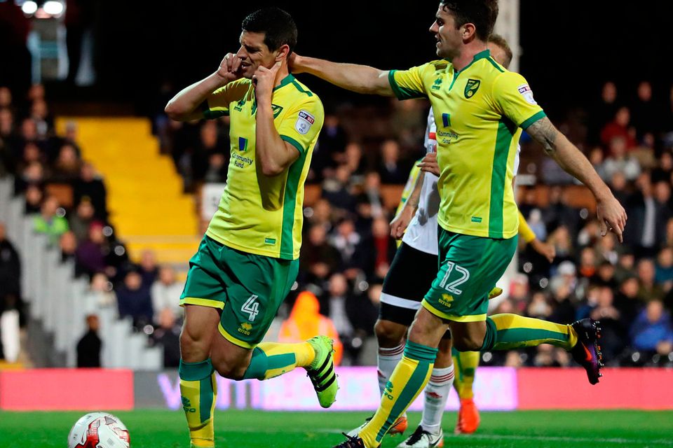 Norwich City's Graham Dorrans (left) celebrates with his team mate Robbie Brady
