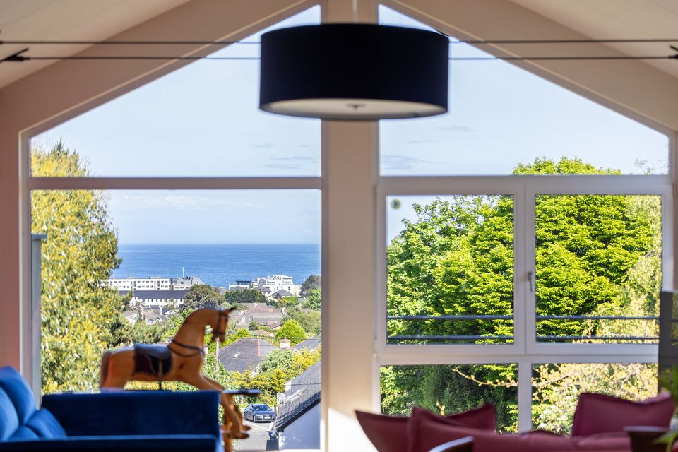 La propriété offre une vue sur Greystones.