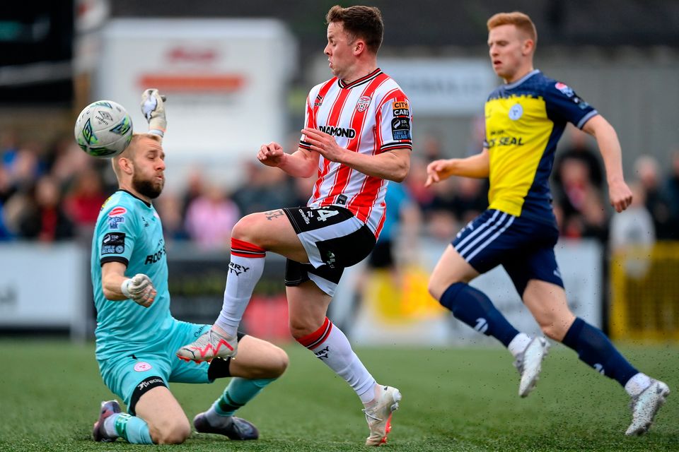 Ben Doherty of Derry City in action against Shelbourne goalkeeper Conor Kearns during the SSE Airtricity Premier Division match at The Ryan McBride Brandywell Stadium in Derry. Photo: Stephen McCarthy/Sportsfile