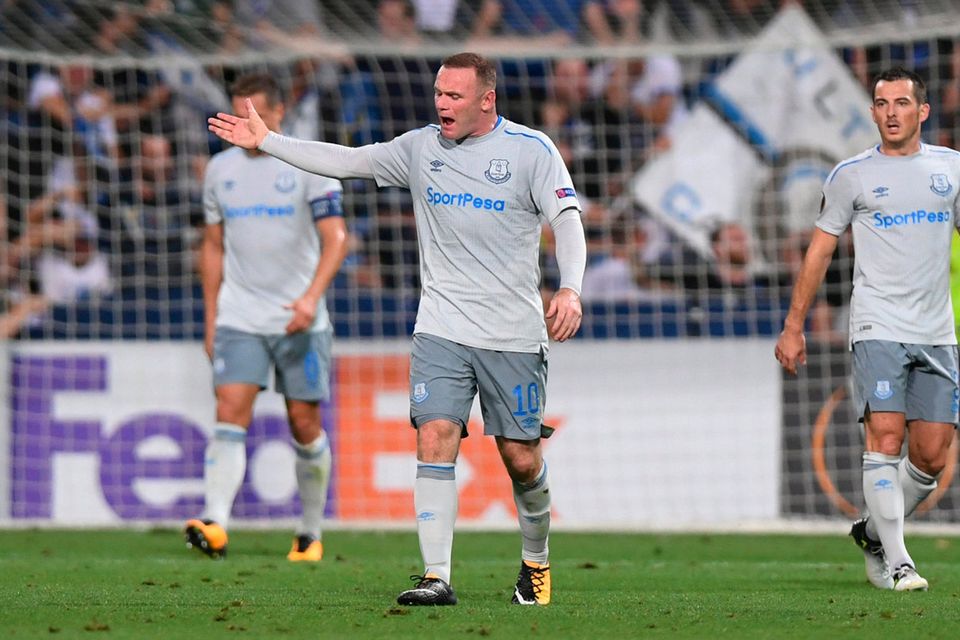 Leighton Baines looks as Wayne Rooney vents his frustration after Atalanta’s second goal. Photo: Alberto Lingria/Reuters