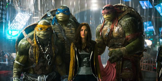 Megan Fox with the teenage ninja turtles