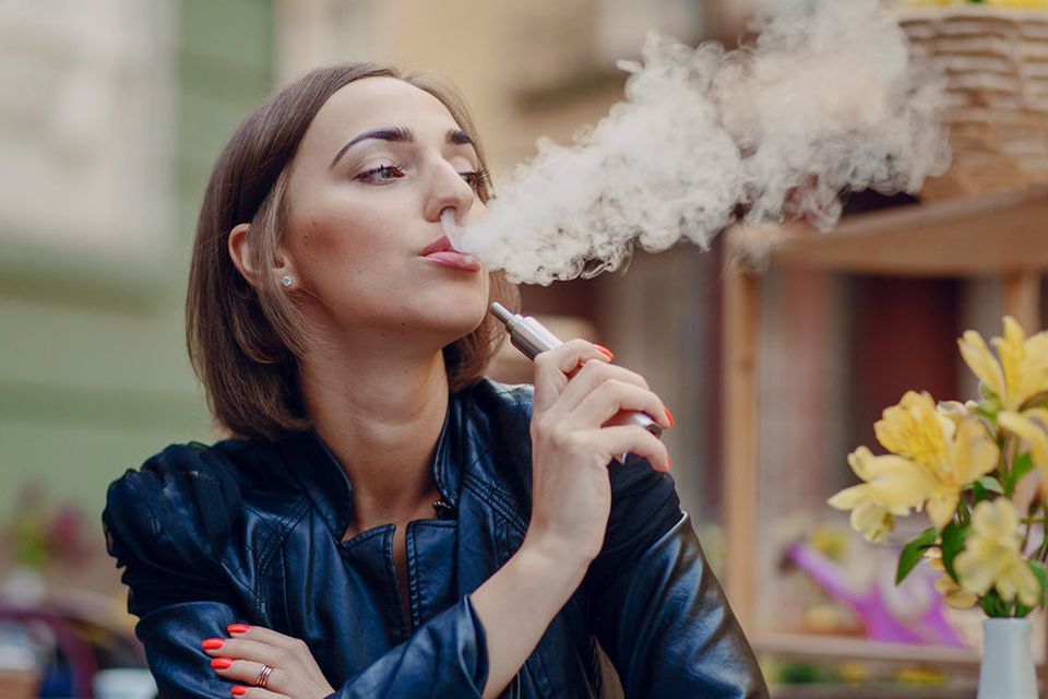 does kate winslet still smoke cigarettes Power Puffers! 22 Celebrities Who Smoke