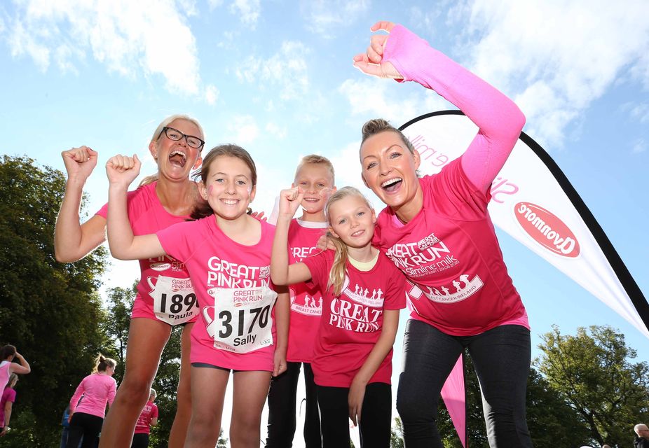 Pictured are (LtoR) Paula McClean, Sally Traynor age10, Ben Dunne age11, Katie Dunne age5 and Vivienne Connolly with other thousands of men, women and children taking part in the 5th Great Pink Run.  Photography: Sasko Lazarov/ Photocall Ireland