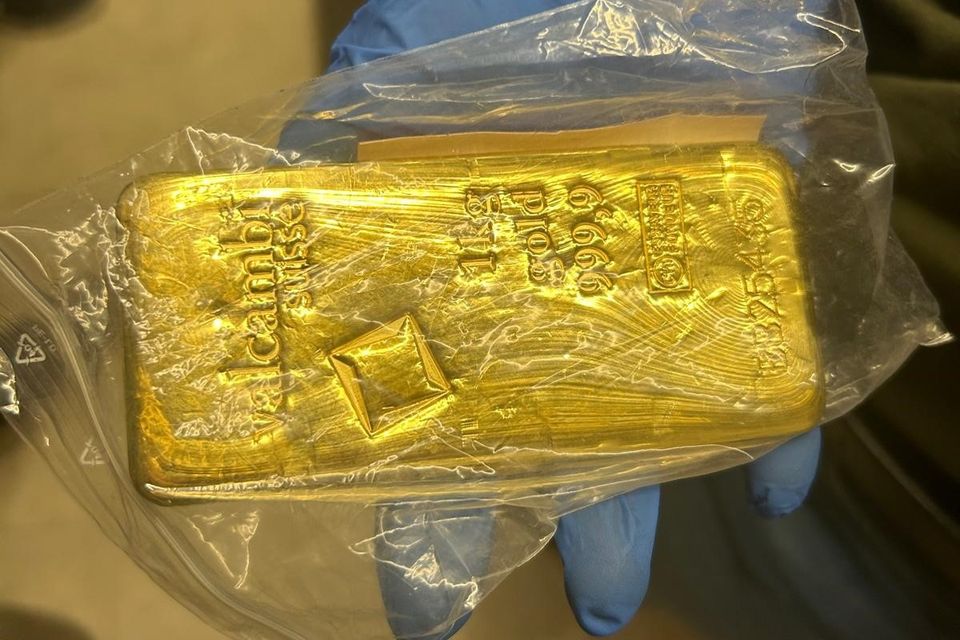 Two women arrested after €1.4m in gold bullion, €460,000 cash and €210,000 of cocaine seized in Dublin