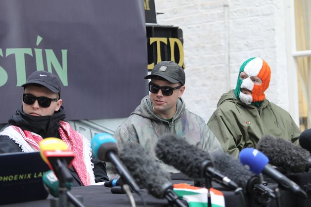 Cuireann Glór na Móna fáilte roimh airgead nua ó Kneecap | Irish ...