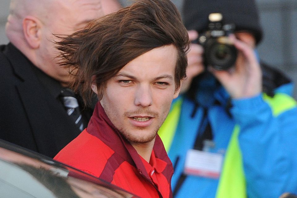 1D singer Louis Tomlinson joins soccer team