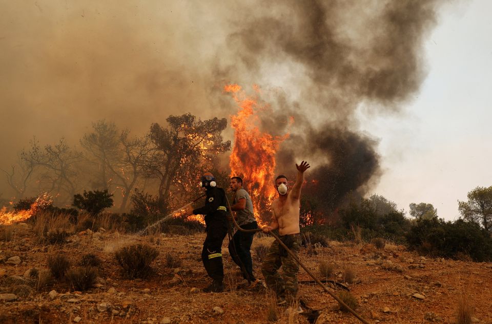 Les pompiers en Grèce luttent contre les incendies de forêt cette semaine.  Photo : Reuters