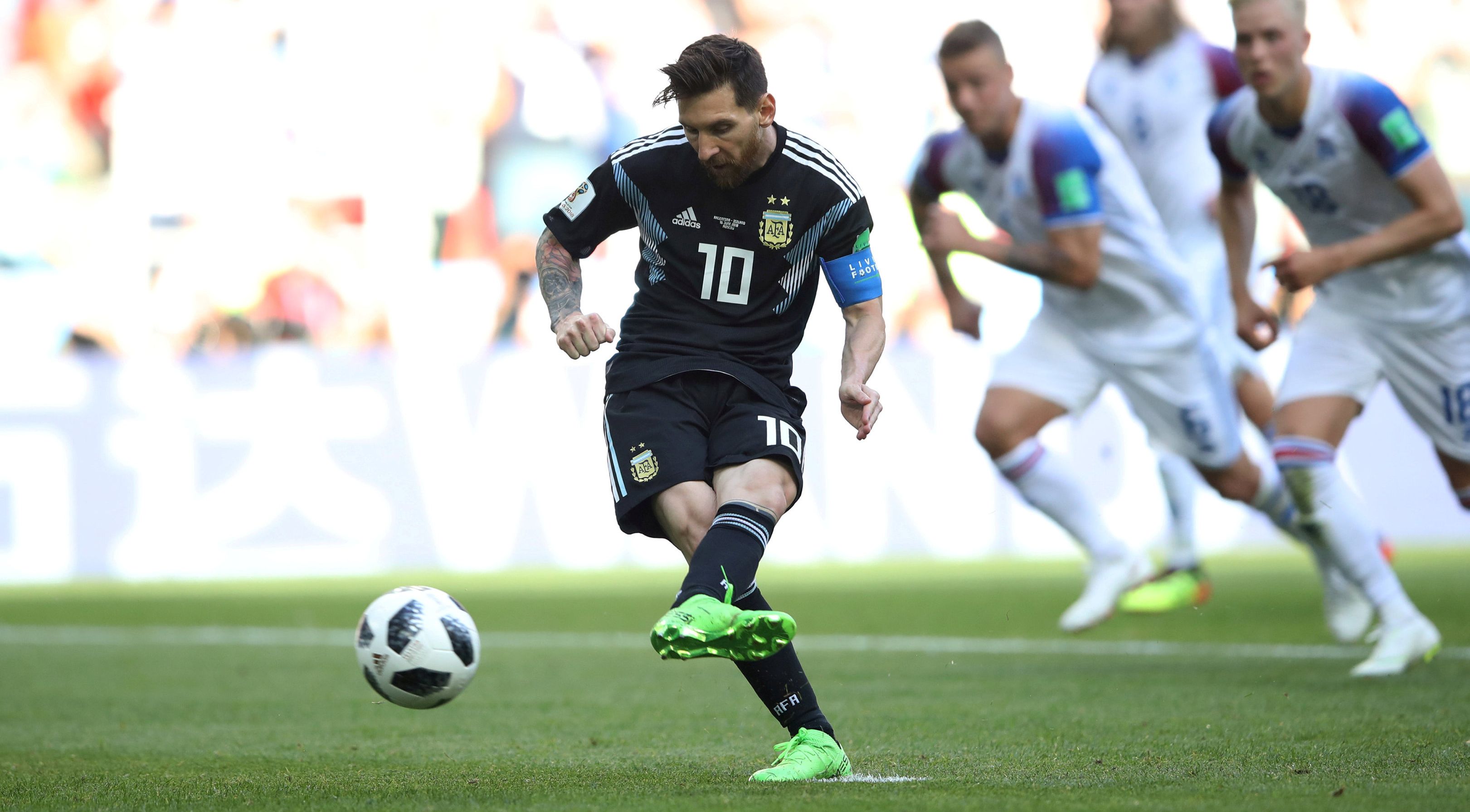 Comment: Why the Argentina No.10 jersey has always weighed so