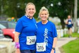 Miniatura: Denis Cullinane y Kay Birch de Cobh fotografiados en la línea de salida de la décima carrera anual de Striker en Carrigtwohill.