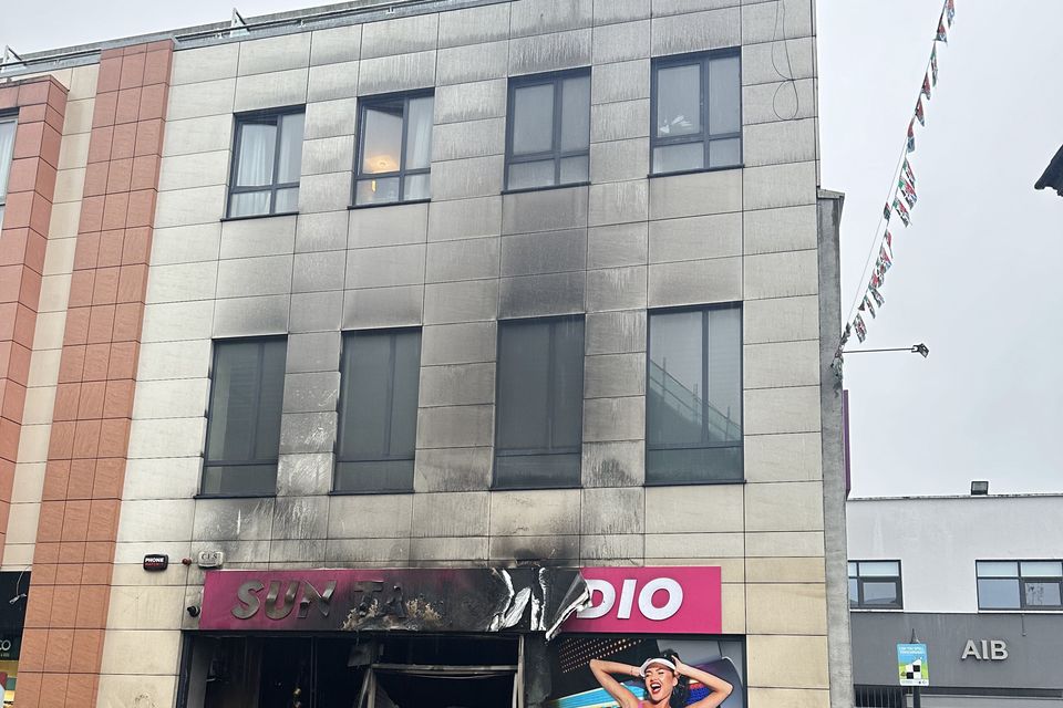 A car hit the front of the building on Tullow Street at around 2.30am (Photo: @CarlowWeather)