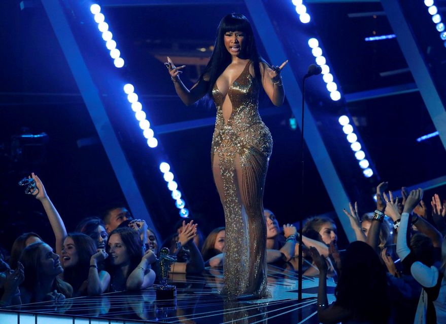 Nicki Minaj accepts the award for best hip hop video for "Anaconda" at the 2015 MTV Video Music Awards in Los Angeles, California August 30, 2015.  REUTERS/Mario Anzuoni