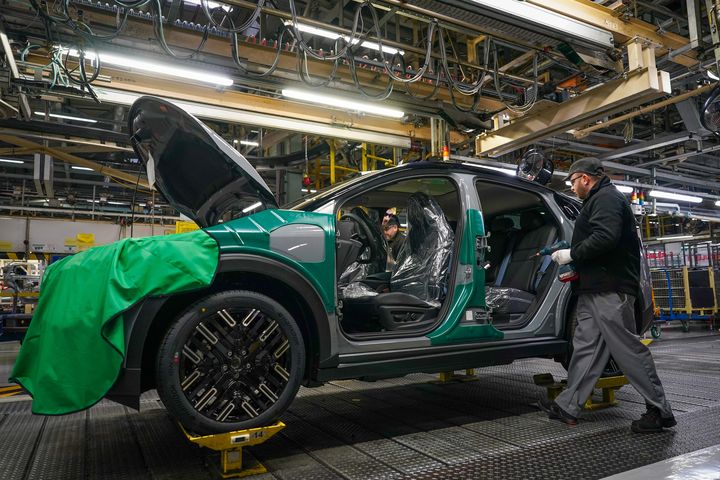 Nissan to shut line in Sunderland and cut 900 European jobs