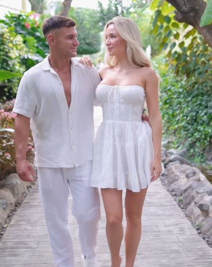 ‘Feeling beyond blessed’ –Social media stars Rob Lipsett and Linda Smyth wed in sunny Spanish ceremony