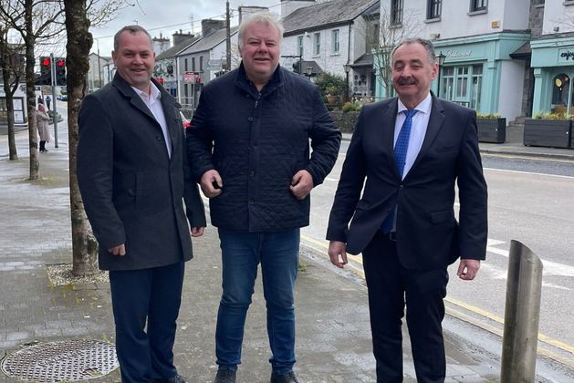 Les conseillers réprimandés par le Fianna Fail pour leur position sur le logement des demandeurs d'asile Galway se présente pour l'Irlande indépendante