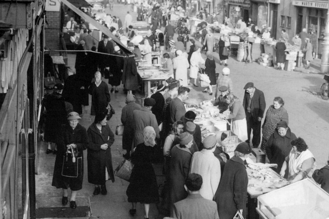 Flashback See how Dublin's famous Moore Street has changed in 55 years
