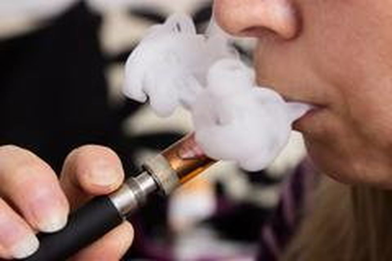 Steep rise in teens using e cigarettes as girls increasingly turn