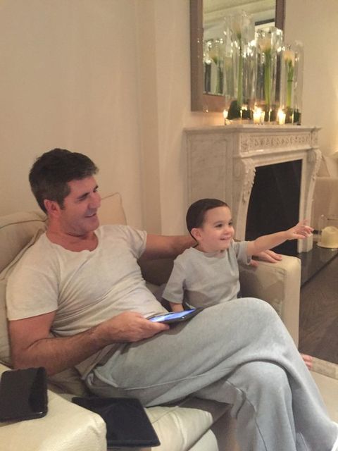 Simon reklaxes with son Eric. Photo: Instagram.
